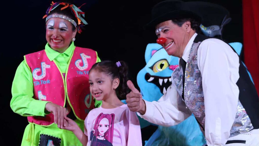 Photo with the clowns at Circus Poema